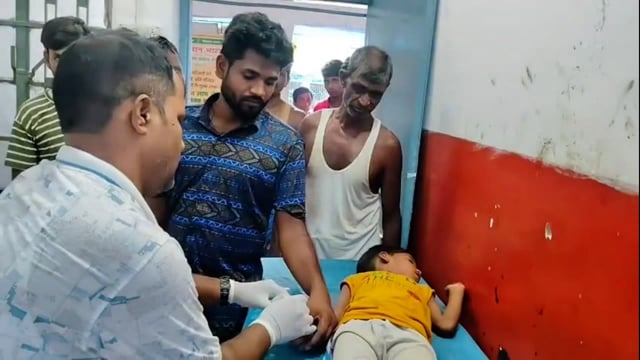 कुट्टी काटने वाली मशीन में हाथ जाने से 5 वर्षीय मासूम की कटी उंगली। भागलपुर रेफर।