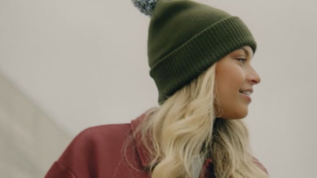 Bonnet personnalisable avec pompon | BEECHFIELD® - Pinom