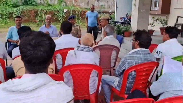 मुहर्रम पर्व शांतिपूर्वक संपन्न कराने को लेकर थाना परिसर में हुई शांति समिति की बैठक आयोजित 