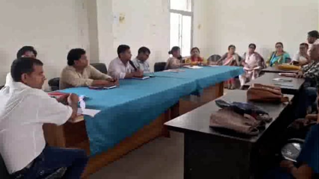 विशेष गहन पुनरीक्षण 2025 को लेकर बीडीओ ने किया बैठक। गांव गांव जाकर किया प्रचार प्रसार।