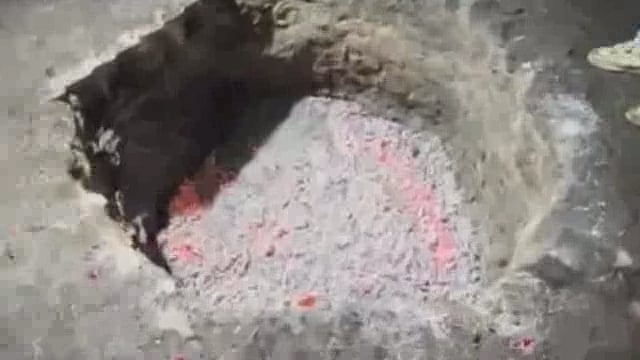 झांसी मोहर्रम की 7 तारीख को हेबट मार्केट  में खेला जाता है अलाव सवारी इन्हें कहा जाता यह सवारी खेल रही अलाव 