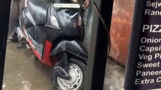 झांसी पटोरीया आज फिर घर और दुकान में भरा पानी रोट और नालियां बनी नदीया