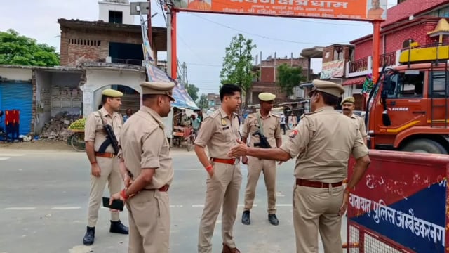 अम्बेडकरनगर...
कांवड़ यात्रा रूट की व्यवस्था का पुलिस अधीक्षक ने लिया जायजा
सुरक्षित और सुगम यात्रा के लिए अधिकारियों को दिए दिशा-निर्देश