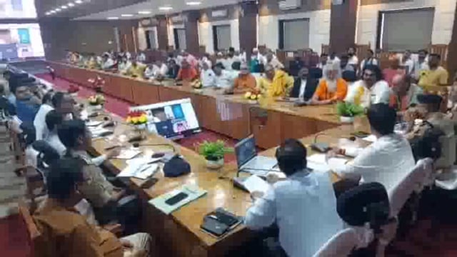 झांसी ADM ने कांवड़ यात्रा और मुहर्रम का त्यौहार को लेकर धर्मगुरुओं और गणमान्य नागरिकों के साथ बैठक हुई