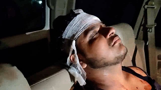 दुकान में बैठे युवक से की मारपीट