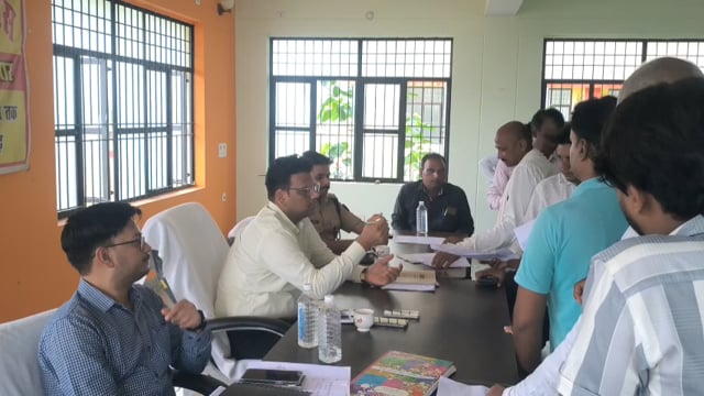 तहसील सभागार में एसडीएम की अध्यक्षता में समाधान दिवस का आयोजन फरियादियों की सुनी फरियाद, अनुपस्थित कर्मचारियों को नोटिस 