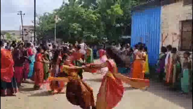 सोमनाथपूर येथे आषाढी एकादशी निमित्त शालेय विध्यार्थ्यांनी काढली वृक्ष दिंडी