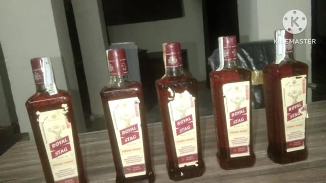 पुलिस ने क्षेत्र के  बैरियाटाड़ गॉंव से अंग्रेजी व महुआ शराब के साथ एक व्यक्ति को किया गिरफ्तार