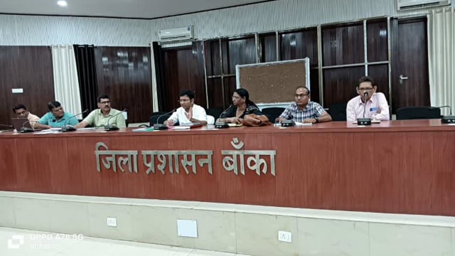 जिला पदाधिकारी की अध्यक्षता में स्वास्थ्य विभाग की समीक्षा बैठक आयोजित