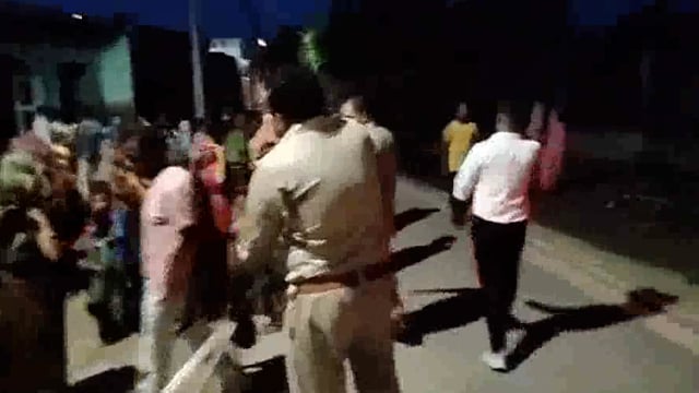 डहरुआ गांव में बारात निकासी के समय हुआ पथराव रिपोर्ट दर्ज पुलिस ने दो को हिरासत में लिया