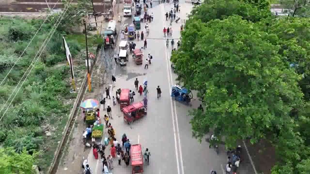 मुड़िया पूर्णिमा मेला 2025 के अवसर पर सुरक्षा व्यवस्था के दृष्टिगत मथुरा पुलिस द्वारा ड्रोन कैमरों के माध्यम से निगरानी