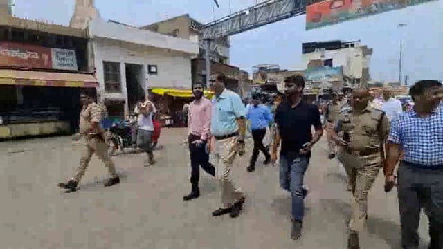 गोवर्धन परिक्रमा का जिला अधिकारी ने किया निरीक्षण श्रद्धालुओं व दुकानदारो से स्वच्छता की अपील की