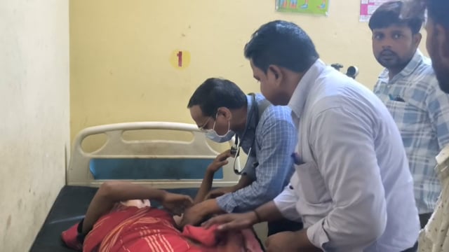 लौवारी मोड़ के पास जंगली जानवर में मोटरसाइकिल की हुई टक्कर नवजात सहित तीन की हालत गंभीर जिला अस्पताल रेफर