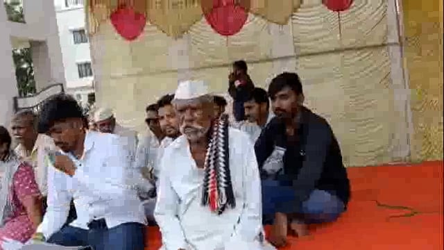 औसा येथे अपघातात मृत झालेल्या व्यक्तीला आर्थिक मदत द्यावी,स्वप्नील जाधव युवा मंचचे धरणे आंदोलन