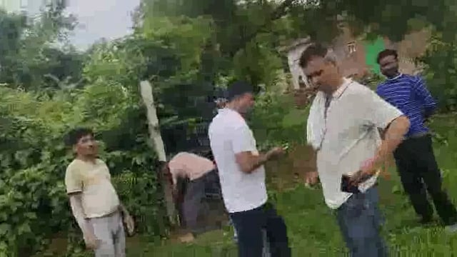 पिनाहट। थाना बसई अरेला क्षेत्र के अंतर्गत ग्राम छतोली पुरा में सरकारी जमीन को लेकर विवाद 