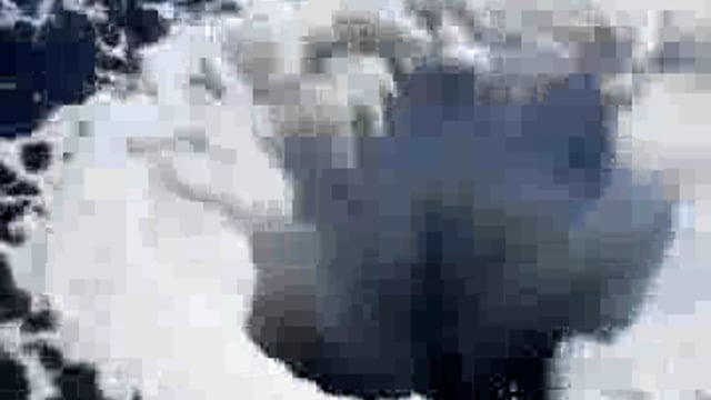 ▶️.....प्रकृति का खतरनाक सन्देश••••!*
*मध्य समुद्र में क्या हो रहा है? पानी उबलता हुआ नज़र आ रहा है, और वहाँ असामान्य गड्ढे बन रहे हैं!*
*ये नज़ारा वाकई डराने वाला है! वैज्ञानिकों के मुताबिक ये किसी बड़ी भौगोलिक या पर्यावरणीय घटना का संकेत हो सकता है!*
*कुछ विशेषज्ञ इसे समुद्र के नीचे ज्वालामुखीय हलचल या प्लेट्स की मूवमेंट का असर बता रहे हैं!*
*लेकिन फिलहाल इसकी असली वजह साफ़ नहीं है, और डर यही है कि कहीं ये किसी बड़े भूकंप या सुनामी का संकेत तो नहीं!!*