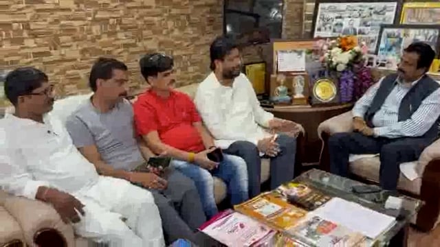 अम्बरीष गौतम प्रकरण में कांग्रेस का एक प्रतिनिधि मण्डल  बुंदेलखंड विश्वविद्यालय के कुलपति से मिला।