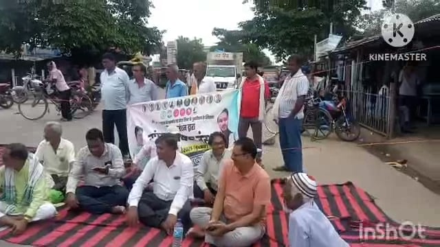 सूर्यगढ़ा -बिहार में चक्का जाम को लेकर सूर्यगढ़ा में भी राजद कार्यकर्ताओं के द्वारा पूर्ण रूपेण चक्का जाम किया गया है 