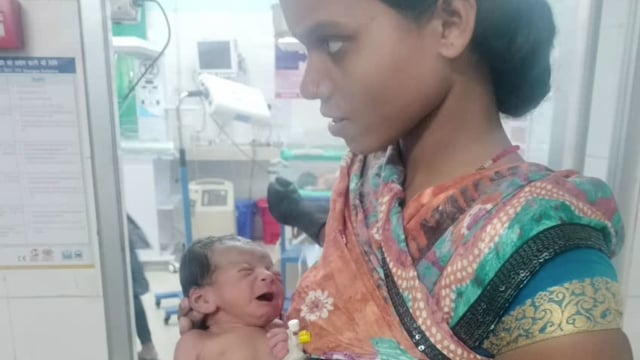 चाइल्ड हेल्पलाइन टीम ने रेस्क्यू कर नवजात शिशु को समुदायिक स्वास्थ्य केंद्र में कराया भर्ती