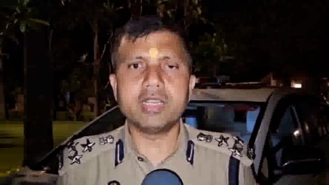 गुरु पूर्णिमा पर्व पर गोवर्धन में भक्तों का सैलाव उमडा डीआईजी शैलेश कुमार पांडे द्वारा दी गई जानकारी