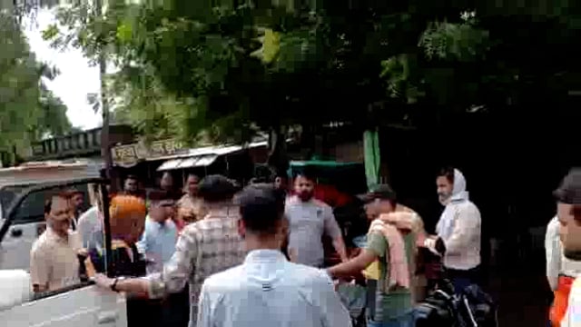 झाँसी मऊरानीपुर में रिश्वत लेते दरोगा रंगे हाथ गिरफ्तार, एंटी करप्शन टीम की बड़ी कार्रवाई