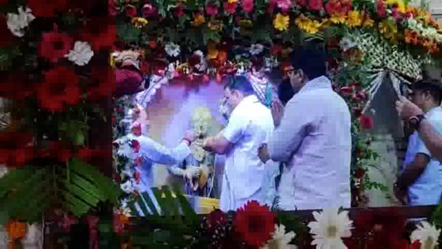 डीग: पूंछरी का लौठा में मुख्यमंत्री भजनलाल शर्मा का दूसरा दिन, श्रीनाथजी मंदिर में किए दर्शन

डीग में मुख्यमंत्री भजनलाल शर्मा ने पूंछरी का लौठा स्थित अपने दूसरे दिन के कार्यक्रम के तहत श्रीनाथजी#politics