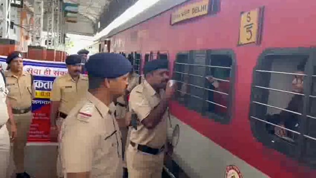 कांवरियों की भीड़ को देखते हुए आरपीएफ हुई मुस्तैद,सुगम यात्रा के लिए किया जागरूक