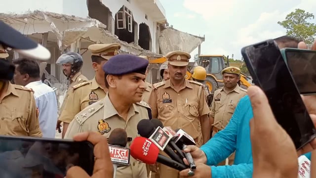 बलरामपुर धर्म परिवर्तन के आरोपी छांगुर बाबा के सहयोगी की हवेली पर चला बुलडोजर सुनिए क्या कहते हैं एसपी 