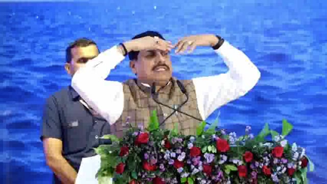 मछली पालन उद्योग को बढ़ावा देने के लिए मध्य प्रदेश सरकार का नया कदम - मुख्यमंत्री मोहन यादव

मध्य प्रदेश के मुख्यमंत्री मोहन यादव ने मछली पालन को एक महत्वपूर्ण उद्योग बताते हुए कहा कि इस क्षेत्र में मछुआरा समुदाय को विशेष लाभ मिल रहा है। इस संबंध में एक नई पहल की घोषणा करते हुए उन्होंने कहा कि भोपाल में ₹40 करोड़ की लागत से एक अत्याधुनिक#politics