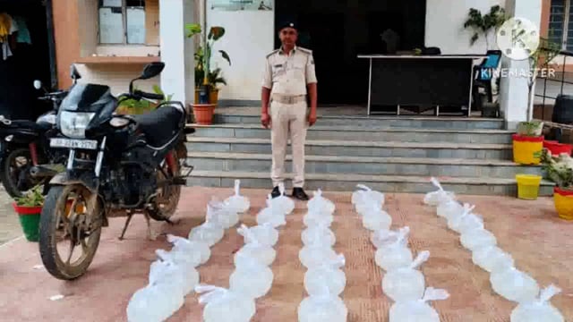 परना डाबर पुलिस ने 630 लीटर महुआ शराब बरामद कर, दो मोटरसाइकिल को किया जब्त कर, एक महिला को किया गिरफ्तार
