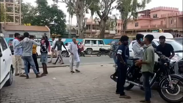 निषाद समाज के लोगों ने पुलिसकर्मियों पर लगाया उत्पीड़न और मार-पीट का आरोप, पुलिस से न्याय नहीं मिलने पर न्यायालय की लेंगे शरण