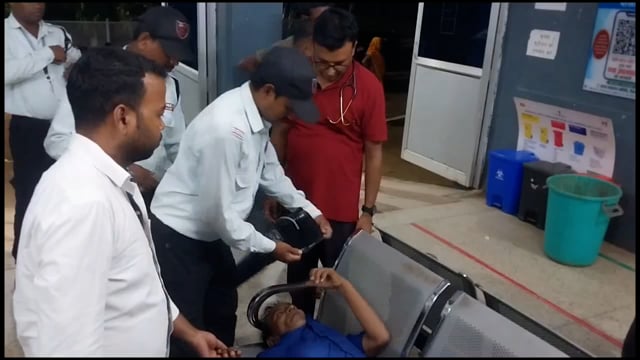 बौंसी हंसडीहा नेशनल हाईवे मुख्य मार्ग पर ट्रक की ठोकर से ऑटो गाड़ी पर सवार दो लोग जख्मी हो गये। रेफरल अस्पताल में इलाज के बाद डॉक्टर रंजन कुमार ने बेहतर इलाज के लिये गंभीर रूप से जख्मी इकबाल खान को सदर अस्पताल बांका रेफर कर दिया गया