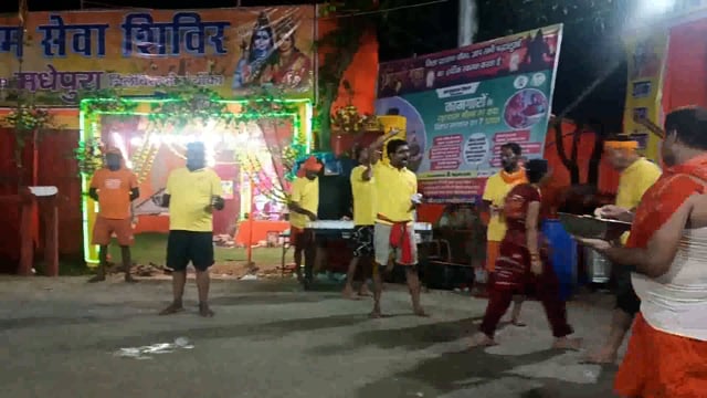 डाक बंम सेवा शिविर मधेपुरा के सदस्यों ने खुब की डाक कांवरियों की निःशुल्क सेवा 