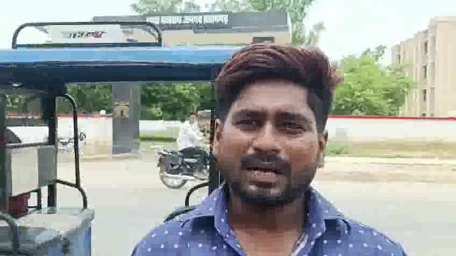 बाघराय थाना क्षेत्र के शकरदहा चौकी के पांडे का पुरवा  में घर से टैक्टर हुआ चोरी आशीष कुमार पटेल ने दी तहरीर ,