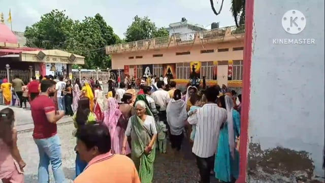 सावन के पहले सोमवार पर राजेश्वर महादेव मंदिर में आस्था का सैलाब बोले बाबा के जयकारों से गूंज आगरा की सुबह लगी लंबी कतार