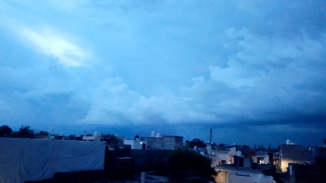 आगरा की जनता को सावन माह के पहले महीने में मिली राहत मौसम ने ली करवट सुहाना मौसम