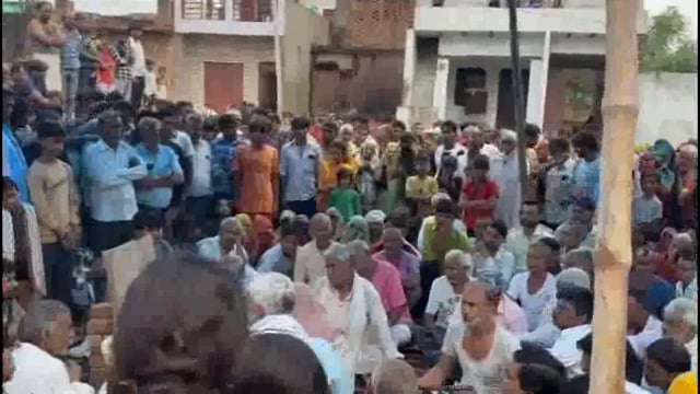 मथुरा के सिहोरा में नागिन ले रही नाग की मौत का बदला तीन दिनों में 3 लोगों को डसा, एक की हुई मौत, दो की हालत गंभीर।