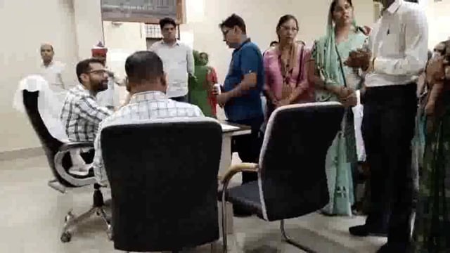 नगर निगम कार्यालय में लगा संभव दिवस अपर नगर आयुक्त ने सुनी शिकायते