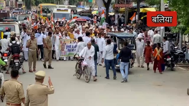 बलिया में कांग्रेस के जिलाध्यक्ष उमाशंकर पाठक के नेतृत्व में कार्यकर्ताओं ने विभिन्न मांगों को लेकर किया जोरदार प्रदर्शन