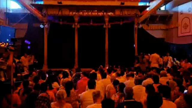 ठाकुर राधा रमन लालजू के रास स्थली पर सांसद हेमा मालिनी ने नाट्य प्रस्तुति देकर भक्तों को भाव विभोर किया