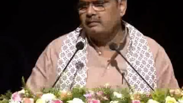 भजनलाल शर्मा

जयपुर: राजस्थान के मुख्यमंत्री भजनलाल शर्मा ने सामाजिक जीवन में नैतिक मूल्यों के महत्व पर ज़ोर देते हुए कहा कि व्यक्ति चाहे कितना भी बड़ा क्यों न हो जाए, उसे समाज में सम्मान पाने के लिए नैतिकता और#politics