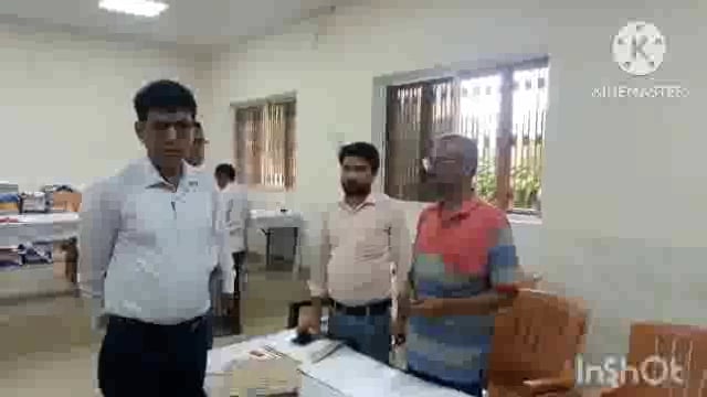 सूर्यगढ़ा -डीडीसी प्र0 कार्या0 परिसर सूर्यगढ़ा0पहुंचे जहां बीएलओके द्वारा मतदाता अपलोडिंग का कार्य चल रहा है।