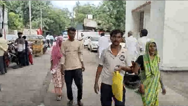 देवरानी जेठानी पहुंची वरिष्ठ पुलिस अधीक्षक मथुरा के पास लगाई न्याय की गुहार