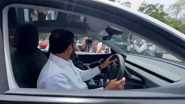 टेस्ला शोरूम का उद्घाटन, लेकिन सार्वजनिक परिवहन की समस्याओं की अनदेखी?

कल एक सुर्ख़ियों में रहे एक कार्यक्रम में, मुख्यमंत्री ने शहर में एक नए टेस्ला शोरूम का उद्घाटन किया। हालाँकि, इसके बाद जो हुआ उसने कई लोगों को हैरान कर दिया#politics