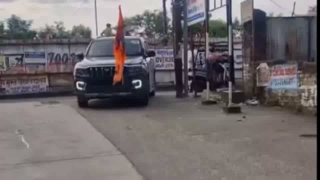 हरिद्वार! पुलिस ने बिना नंबर प्लेट और सायरन लगी कार को किया सीज! चालक को भेजा पैदल!