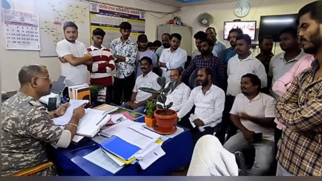 विश्व हिन्दु परीषद व बजरंग दलाच्या कार्यकर्त्यांना अश्लील शिवीगाळ, धमकी देणाऱ्यावर कारवाई करा.विनय मडावी