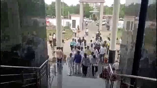 डॉ बाबासाहेब आंबेडकर पुतळ्यासमोर अशोक स्तंभ उभारण्याची युवक काँग्रेसची उपजिल्हाधिकाऱ्याकडे मागणी