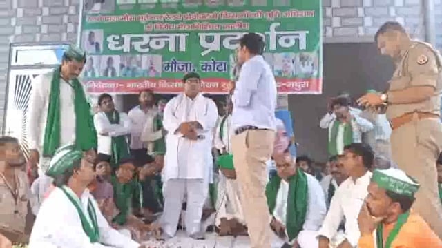 कोटा मे रेलवे प्रोजेक्ट मे किसानो की भूमि अधिग्रहण के विरोध मे किसानो के चल रहे धरने मे पहुंचे भाकियू के सुनील चोधरी