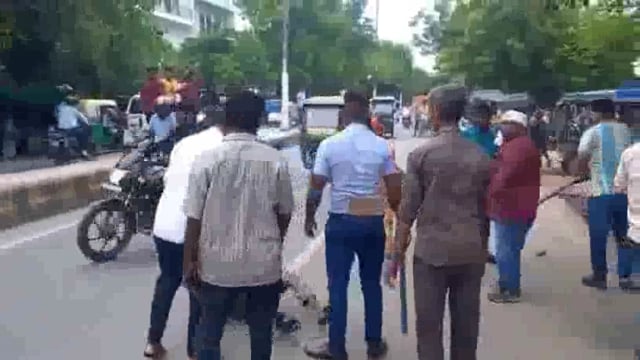 आगरा में भाजपा विधायक के चाचा की मिठाई की दुकान पर नगर निगम का छापा, विवादास्पद कार्रवाई के बाद 20 कर्मचारियों पर मुकदमा