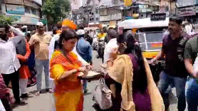 कोल्हापुरातील छत्रपती शिवाजी महाराज चौकात गेले अकरा दिवस संदीप सासणे, सुनील सामंत ,राजेंद्र तोरस्कर या त्रिमूर्तींचे हिंदुत्वासाठी आमरण उपोषण सुरू होते .काही मागण्या मान्य झाले कारणे .आज संभाजी भिडे गुरुजी यांच्या उपस्थितीत उपोषणाची सांगता करण्यात आली